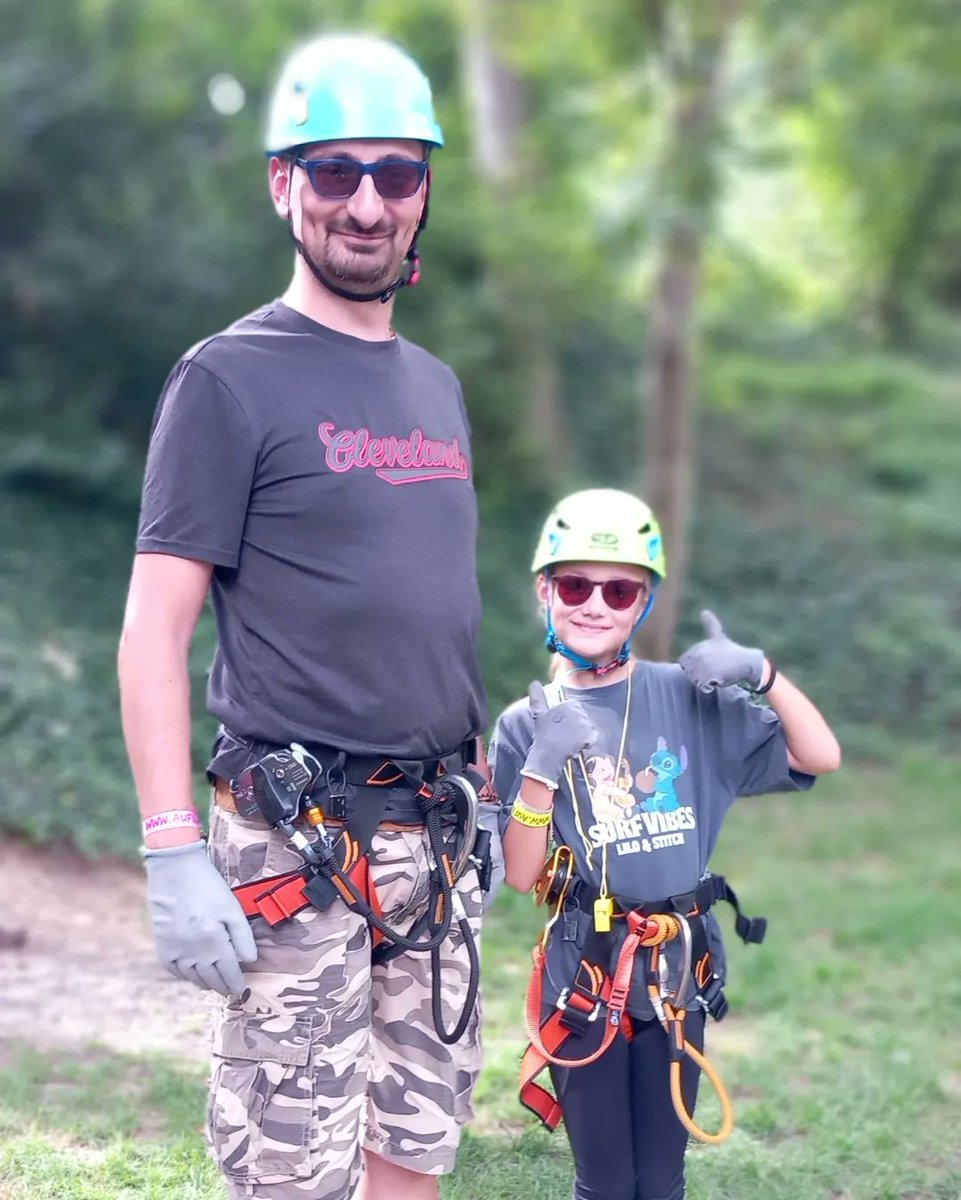 NicoEnVrai's tweet photo. La virilité face à la nature ! Un homme protégeant sa fille...ouais enfin on a fait de l'accro-branche quoi‼️🌳🌞
#aufilducam #peronne #somme #acrobranche #activiteenfant https://t.co/PrzOQKehED