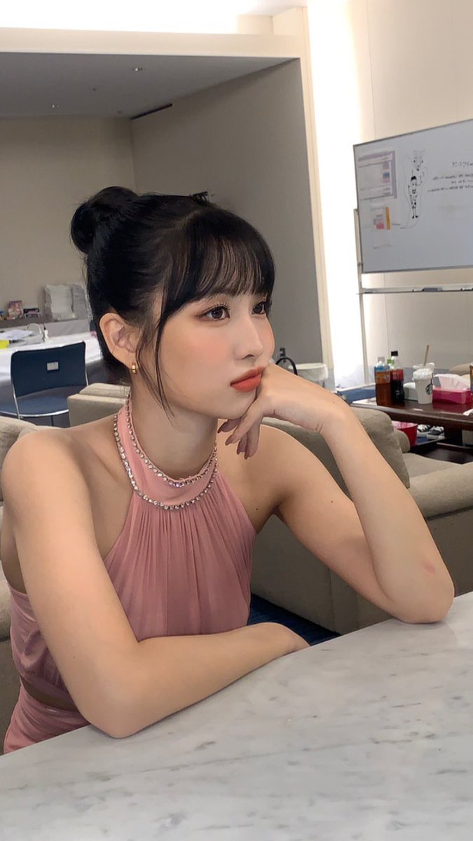 dailyhiraimomo's tweet photo. actual princess 

#MOMO #TWICE https://t.co/Htn1lxNNjP