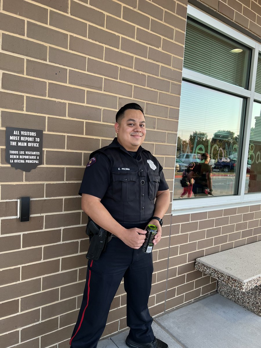 jsaavedra1775's tweet photo. Shout out to our @pasadenatxgov @PasadenaPDTX officers providing extra visibility across @PasadenaISD_TX Great partnership! Thank you! #PasadenaStrong #Community @PasadenaTX_CoC https://t.co/O8JASV3g9h