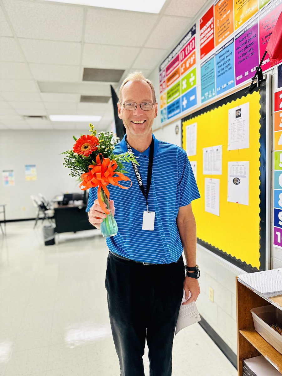 Our new staff members received first day flowers (some of the guys opted for candy instead 🤪) for their desks today!
We are READY for the first day of school!!!
#OPNormanLoudandProud
#FamilyandGoodThings
#BeTheDifference
