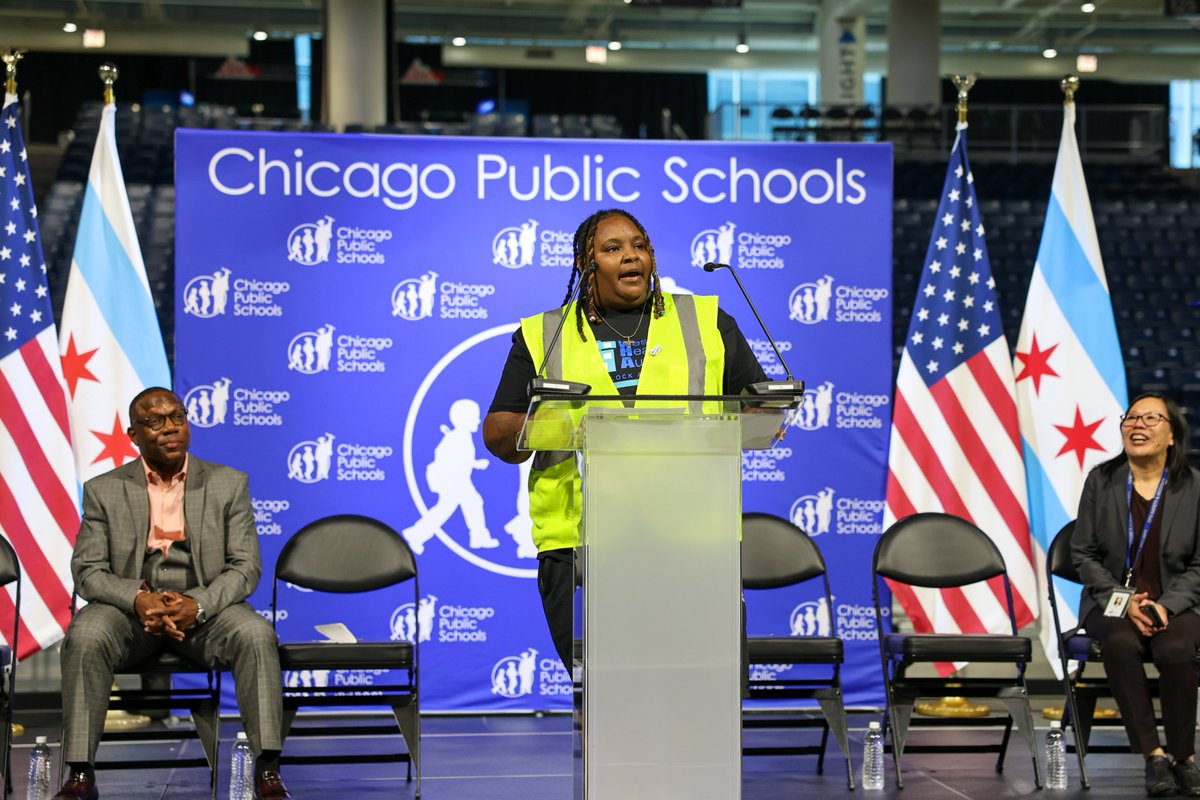 WintrustArena's tweet photo. Thank you, @ChicagosMayor, @ChiPubSchools @PedroCPSCEO and Chief of Safety and Security Jadine Chou for recognizing Safe Passage workers and crossing guards during your 2023-24 school year rally! #WintrustArena #CPSBackToSchool https://t.co/2AxhXSJMHV