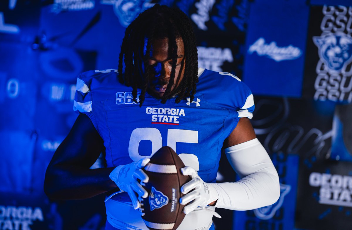 GeorgiaStateFB's tweet photo. 📸 𝗦𝗧𝗨𝗗𝗜𝗢 𝗦𝗣𝗢𝗧𝗟𝗜𝗚𝗛𝗧: Ahmon Green

#LightItBlue  | #SoundTheHorn https://t.co/Ooacf3lNTG