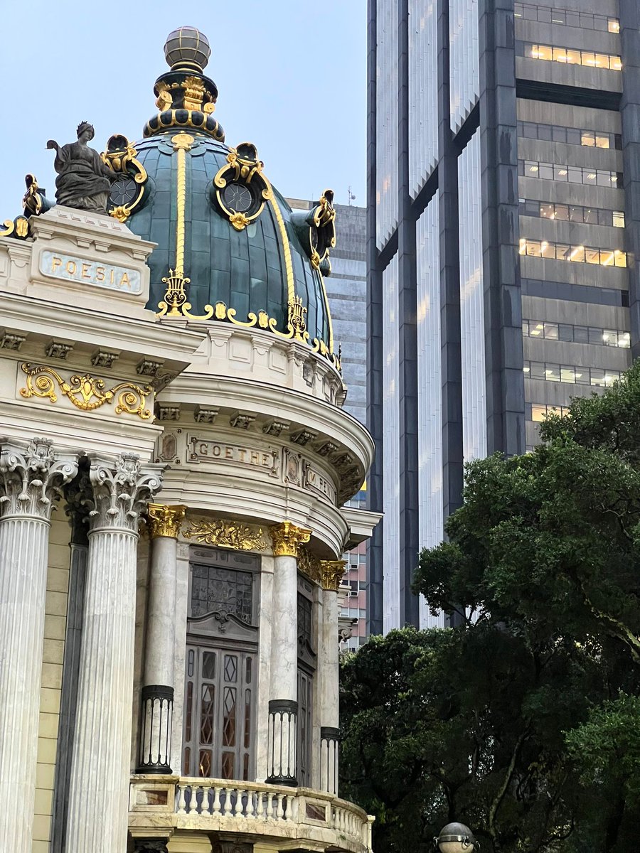 diretodomiolo's tweet photo. 🚨VEJA: Centro do Rio tá parecendo Londres mané... https://t.co/1vW62Zqblq