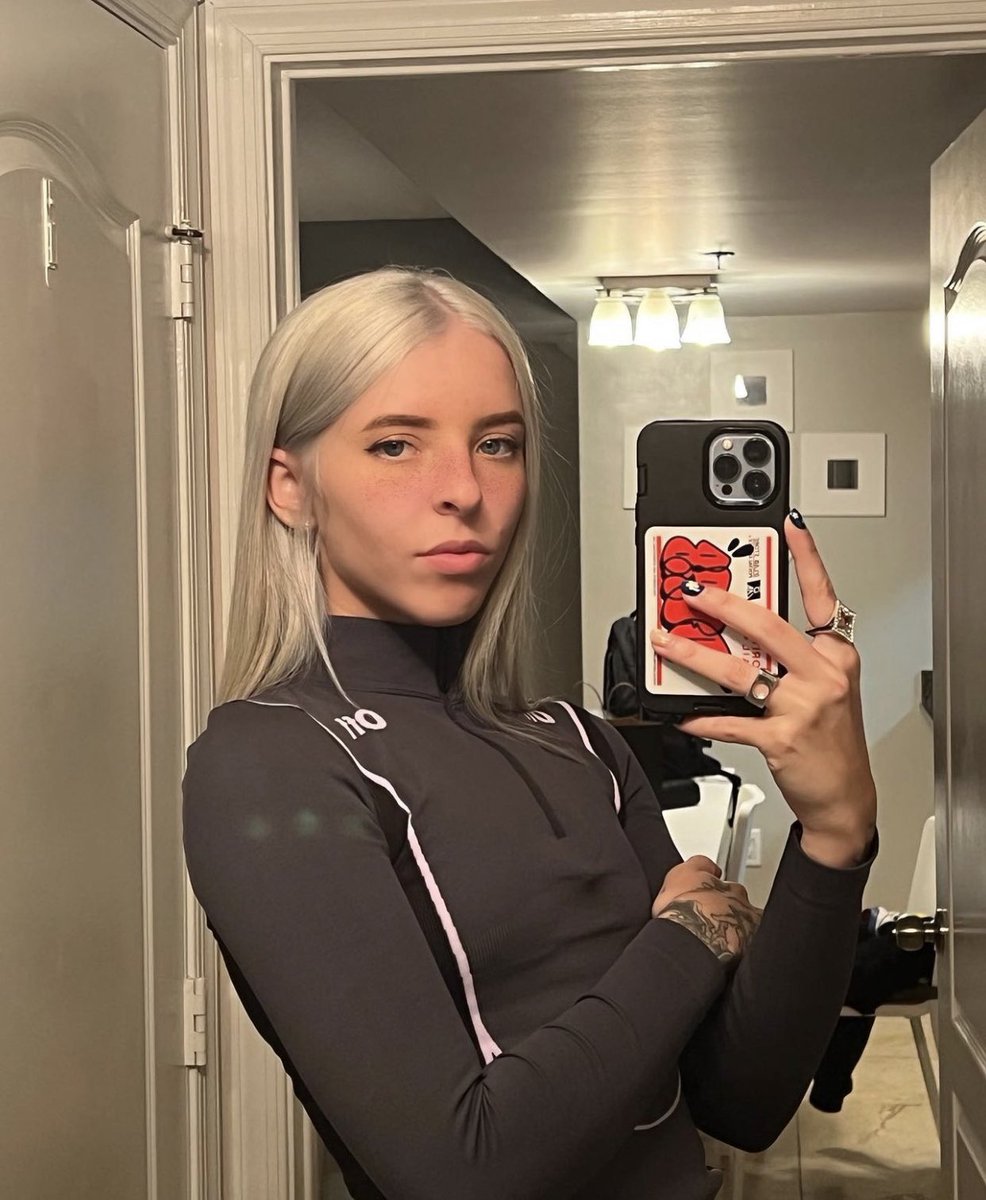 valencasIa's tweet photo. yo no puedo creer q hay gente q dice q young miko es fea (???? https://t.co/eEgzeYojFb