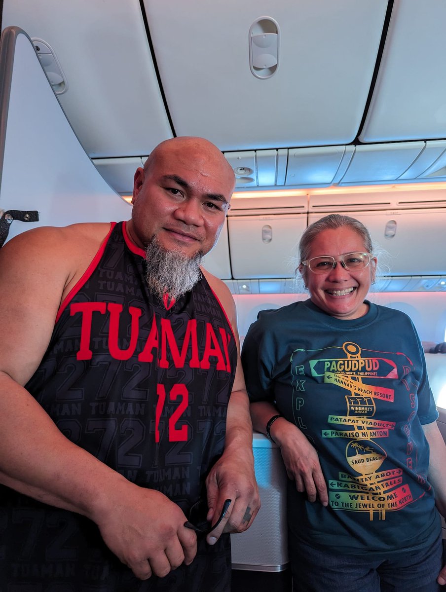 FlyingFoxBeerAS's tweet image. Got to sit by the great Tuaman @Tuamanation on our recent flight to Auckland &amp;amp; invited him to bring his family out to @FlyingFoxBeerAS next time he's on Tutuila. Amazing, humble guy! Thank you champ!