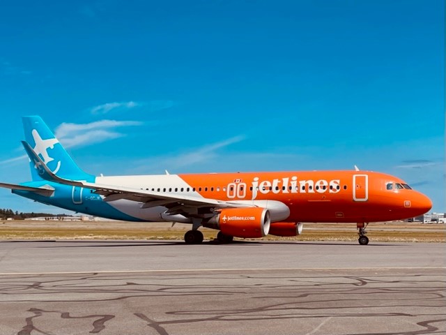 FlyYYJ_EnvolYYJ's tweet photo. Jetlines Airbus A320 filling in for Swoop as their aircraft are being reintroduced to the WestJet fleet.
#aviationlovers #airplane #swoopairlines #westjet #jetlines #charterairlines
📸 Jack Funk https://t.co/glA6IZ4sH0