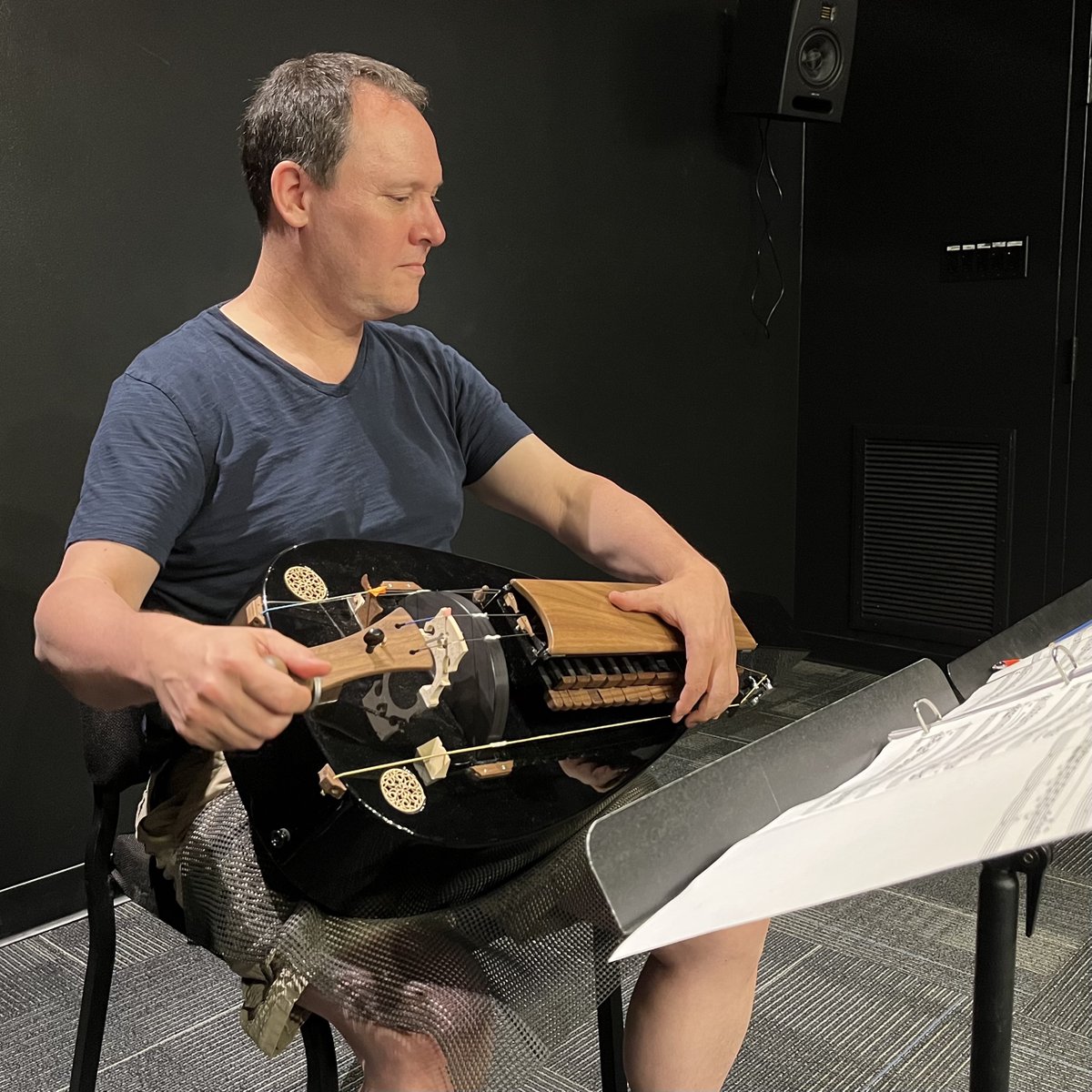 JeffreyRyanComp's tweet image. With writer James Fagan Tait and singer/hurdy-gurdist Bud Roach, workshopping our queer troubadour songs "Fin'amor" in residence at @MusicCentreBC's Adaskin Salon. What a gift to be in the room together, immersed in collaborative energy! Thanks @CanadaCouncil for the support.