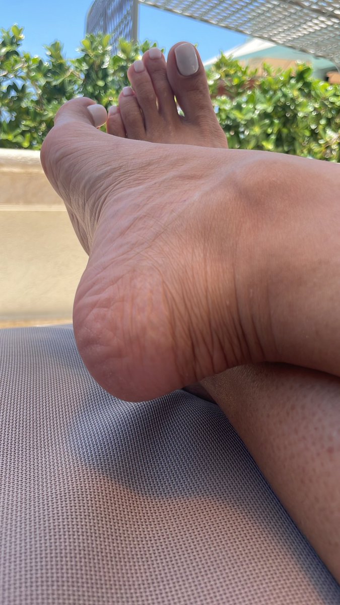 feetoftheweek_'s tweet photo. Perfect from heel to toe 💘

Model of the week @spoilauren https://t.co/csBxqWAG24