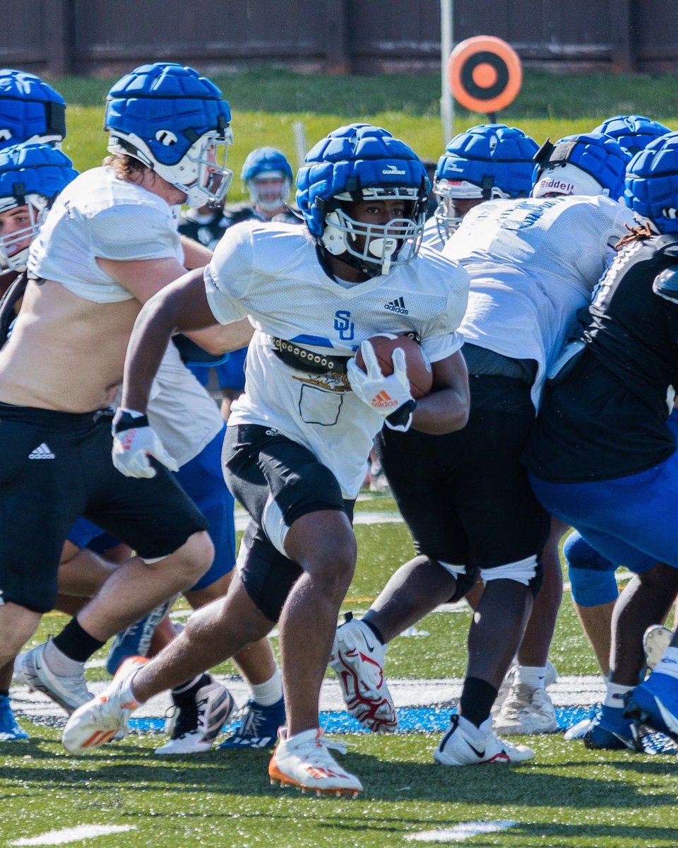 Shorter_FB's tweet photo. Working hard, playing harder.

#CampSzn | #FlyHawks https://t.co/BKP5ffqDxB