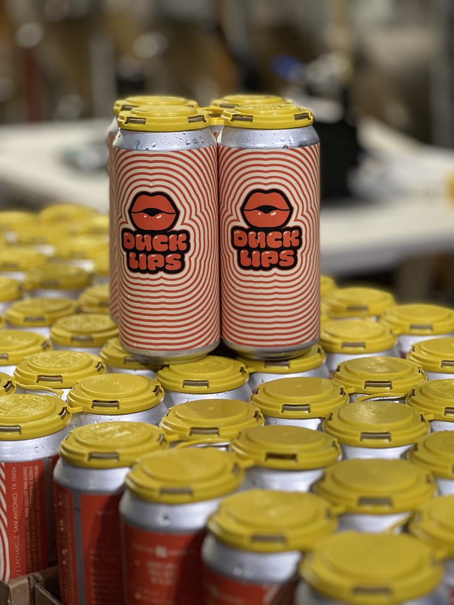 🚨 Just tapped! 🍻 Duck Lips Hazy Pale Ale! 🦆🍺 Bursting with Citra, Ekuanot, and Simcoe hops, it's like a tropical citrus party on your lips! 🌴🍊✨ Get your sips on and let the flavor quack you up! 😜 
 #HazyPaleAle #KuenstlerBrewing #BeerDrop #CraftBeer #FreshBeer