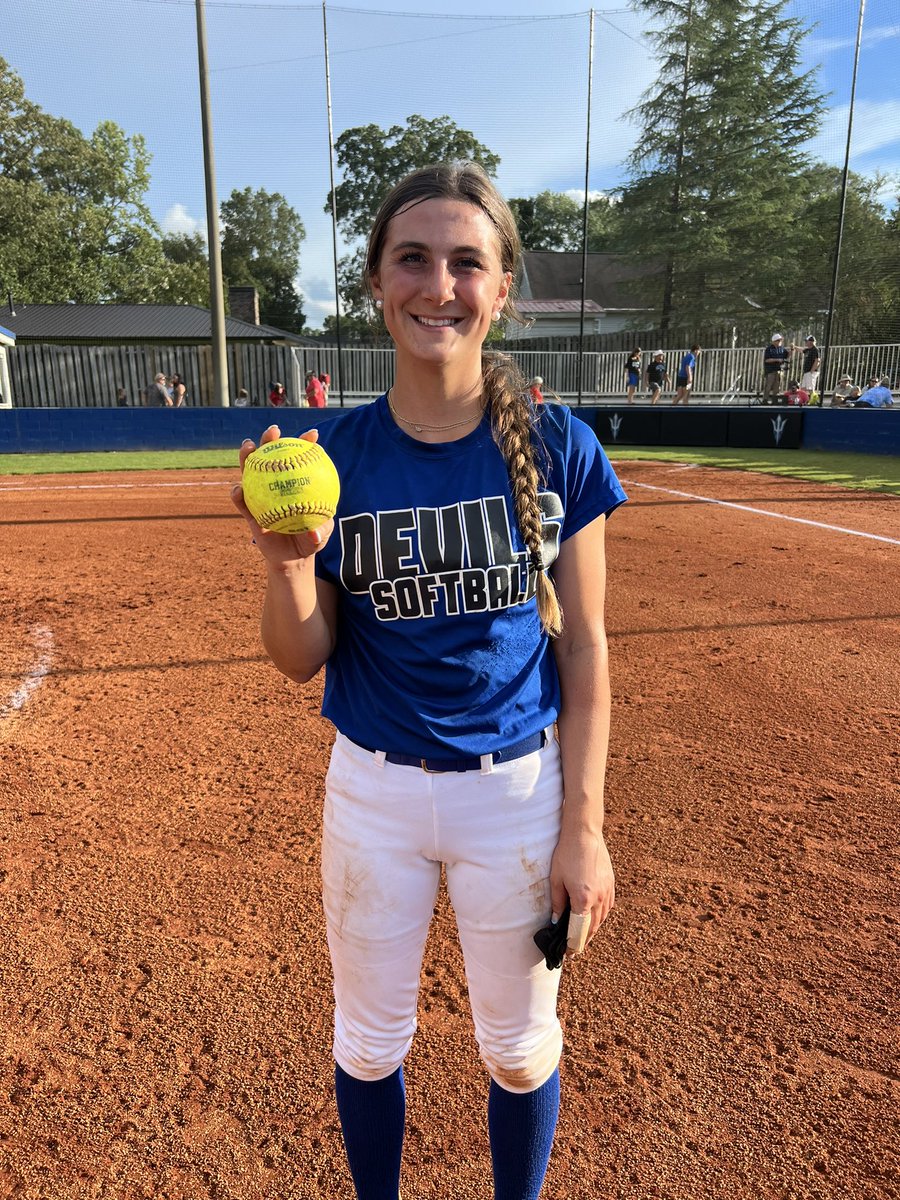 Aubry Shumake called this one — 2 run homer to end it early🤩