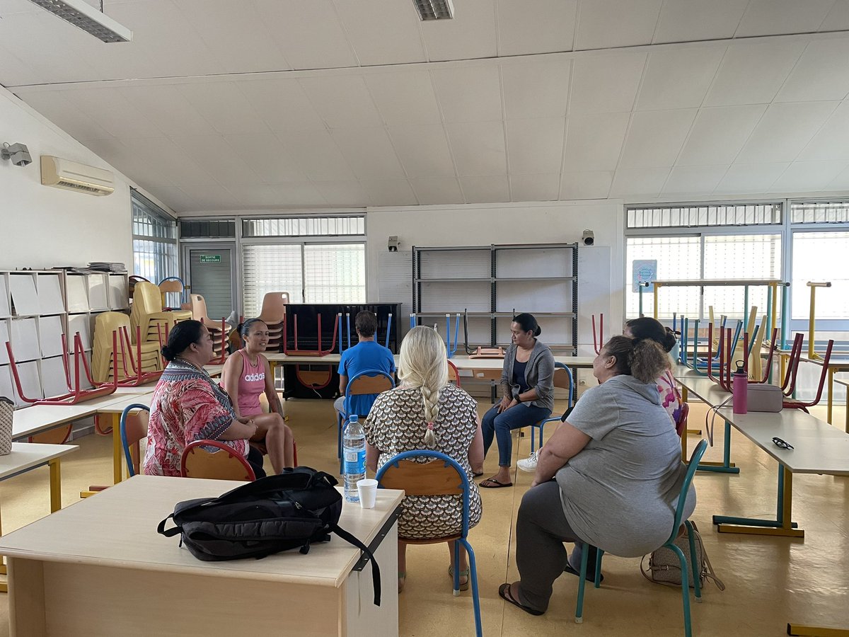 SandDezerville's tweet photo. Quand nos enseignants de la circo PPT - Pira’e font preuve d’imagination et de propositions…lors des jeux de cohésion :
- ateliers sportifs proposés par l’@USEP Polynésie, jeux en reo tahiti, jeux de société, atelier de méditation .
@ienneuro  @LauretteItchner @EducationTahiti https://t.co/ub00dLXBjd