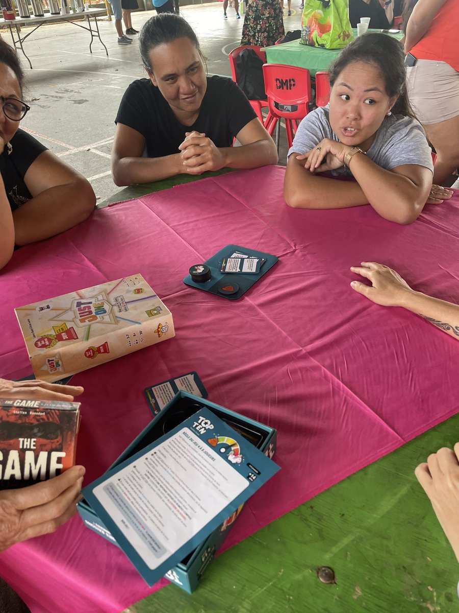 SandDezerville's tweet photo. Quand nos enseignants de la circo PPT - Pira’e font preuve d’imagination et de propositions…lors des jeux de cohésion :
- ateliers sportifs proposés par l’@USEP Polynésie, jeux en reo tahiti, jeux de société, atelier de méditation .
@ienneuro  @LauretteItchner @EducationTahiti https://t.co/ub00dLXBjd