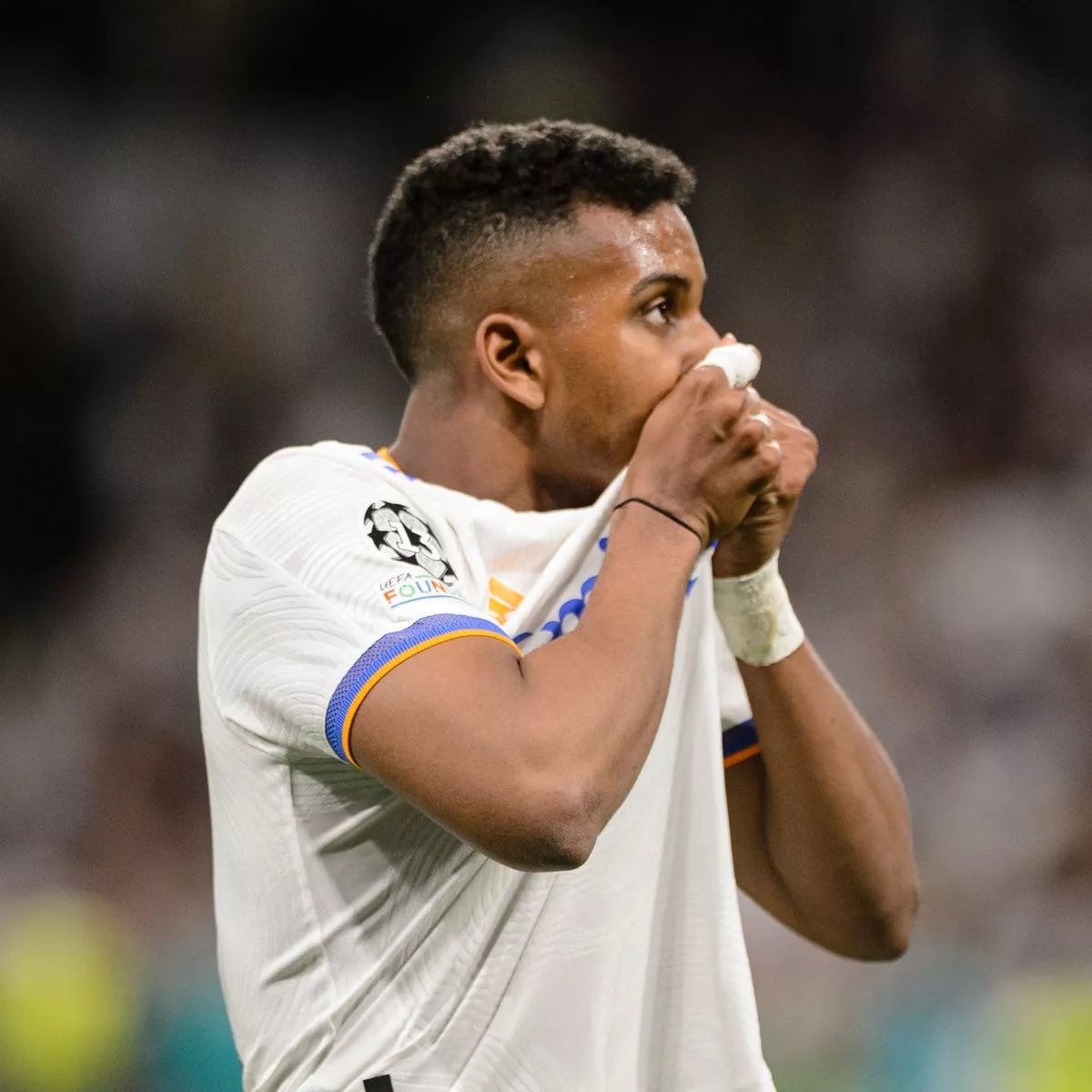 🗣 Rodrygo: "Practically everything was done with Barcelona, we just needed to sign. I asked my dad: 'is there nothing from Real Madrid?' There was nothing. I asked to wait for the weekend because we had a game. I said ‘I'm going to tear it up and Real Madrid will see me.’

My