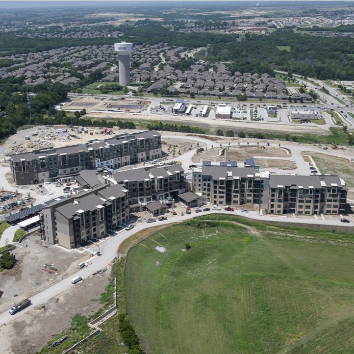 BuildANDRES's tweet photo. View from the ✈️ at Touchmark at Emerald Lake in McKinney! https://t.co/pzzJ0Ud2zv