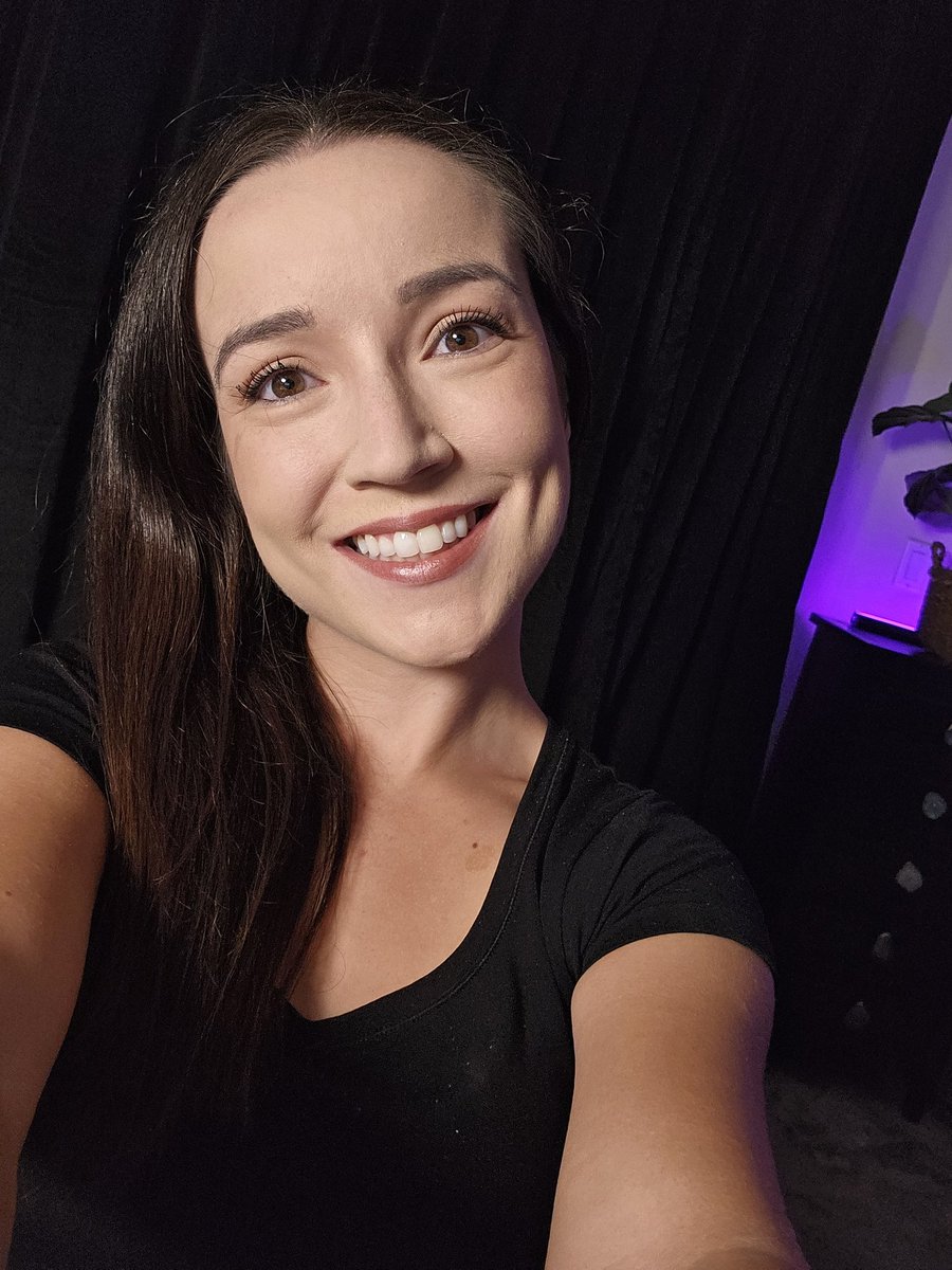 Live on YT where I'll play anything you ask of me! (Or try!) youtube.com/live/nxgJsTV7Y…