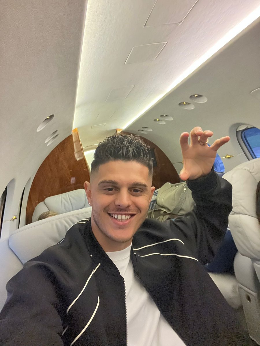 HaberKartali's tweet photo. ✈️ Milot Rashica'yı taşıyan uçak İstanbul'da. @GalatasaraySK https://t.co/A6h2YiPA3T