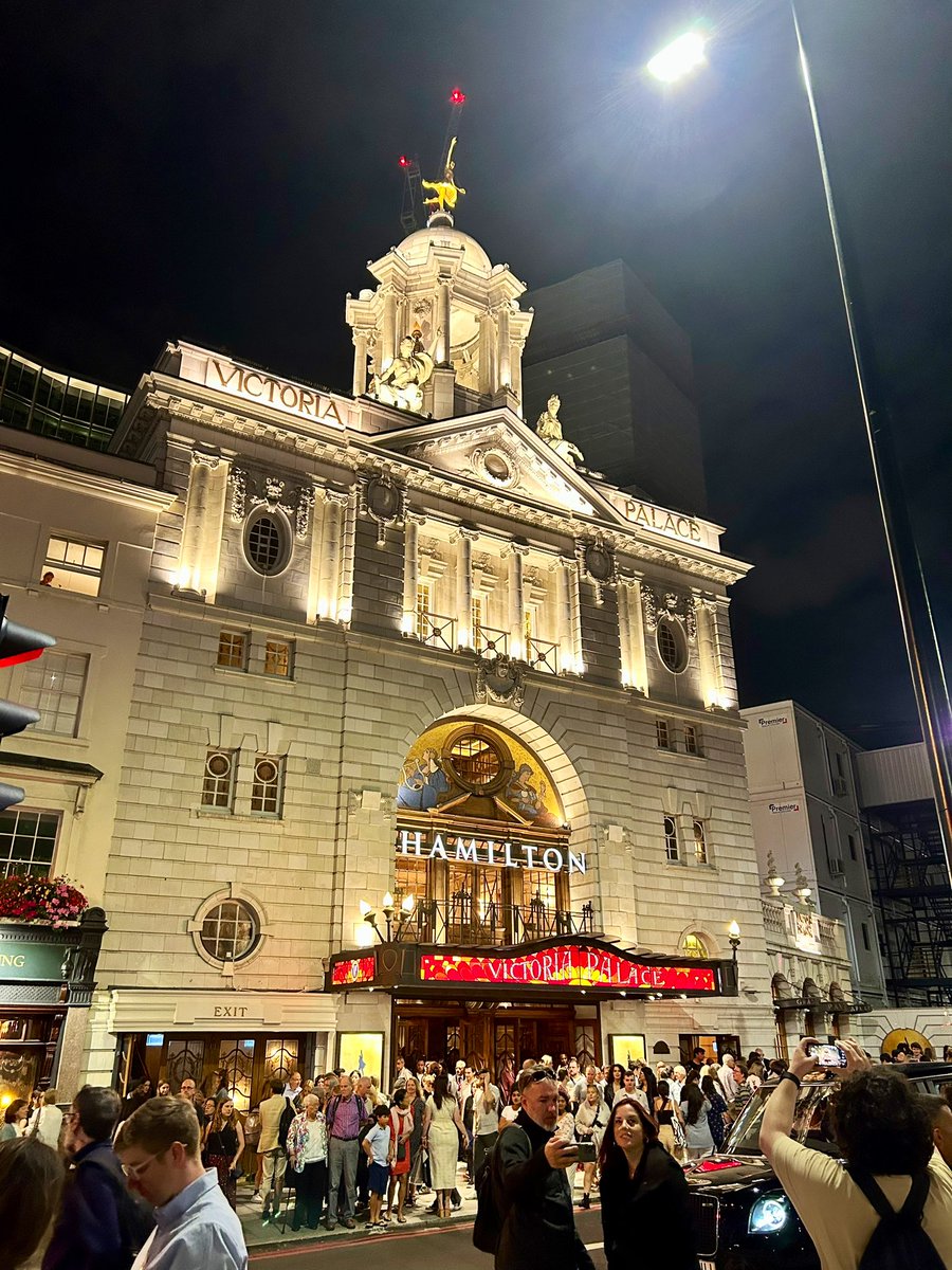 chrisbuijink's tweet image. “Let’s raise a glass to freedom”. Finally saw @Lin_Manuel Miranda’s #Hamilton in the theatre: #greatshow in #VictoriaPalaceTheatre #London with @DecSpaine &amp;amp; a great cast @HamiltonWestEnd (pic 2 @dannykaan)