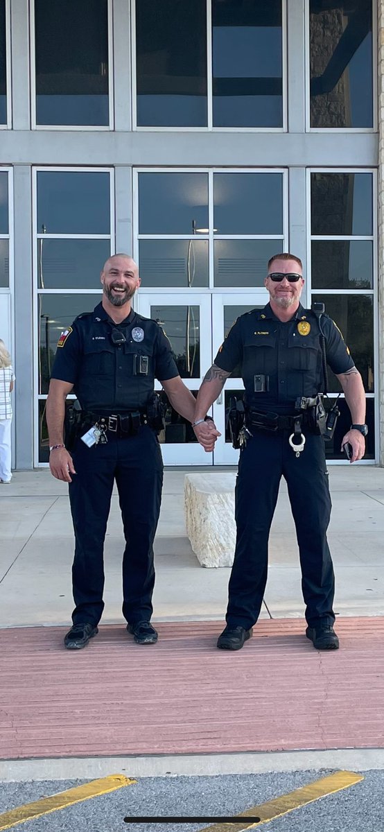 scclbuffs's tweet photo. We are back in the business with the best SROs in the district Officer O’Leary and Officer Flowers! @scucisd #firstdaypics https://t.co/inGn8RxxX8