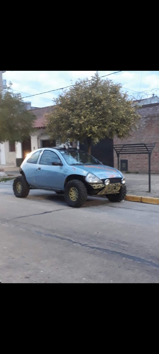 Buenísimo el Ford ka colaboración  con el dakar. La plata.