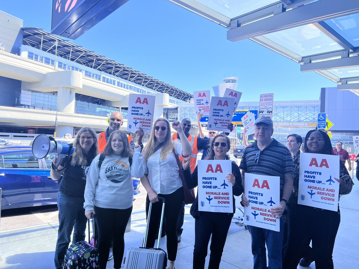 Teamsters856's tweet photo. 🛫🌐 From coast to coast, we stand united! Today, American Airlines SFO Teamsters 856 members joined thousands across the country in a day of action calling for an end to stall tactics by AA! ✊Fair contract now! #UnionStrong #FairPayAA @Teamsters @CWAUnion https://t.co/1czJNQSbvr