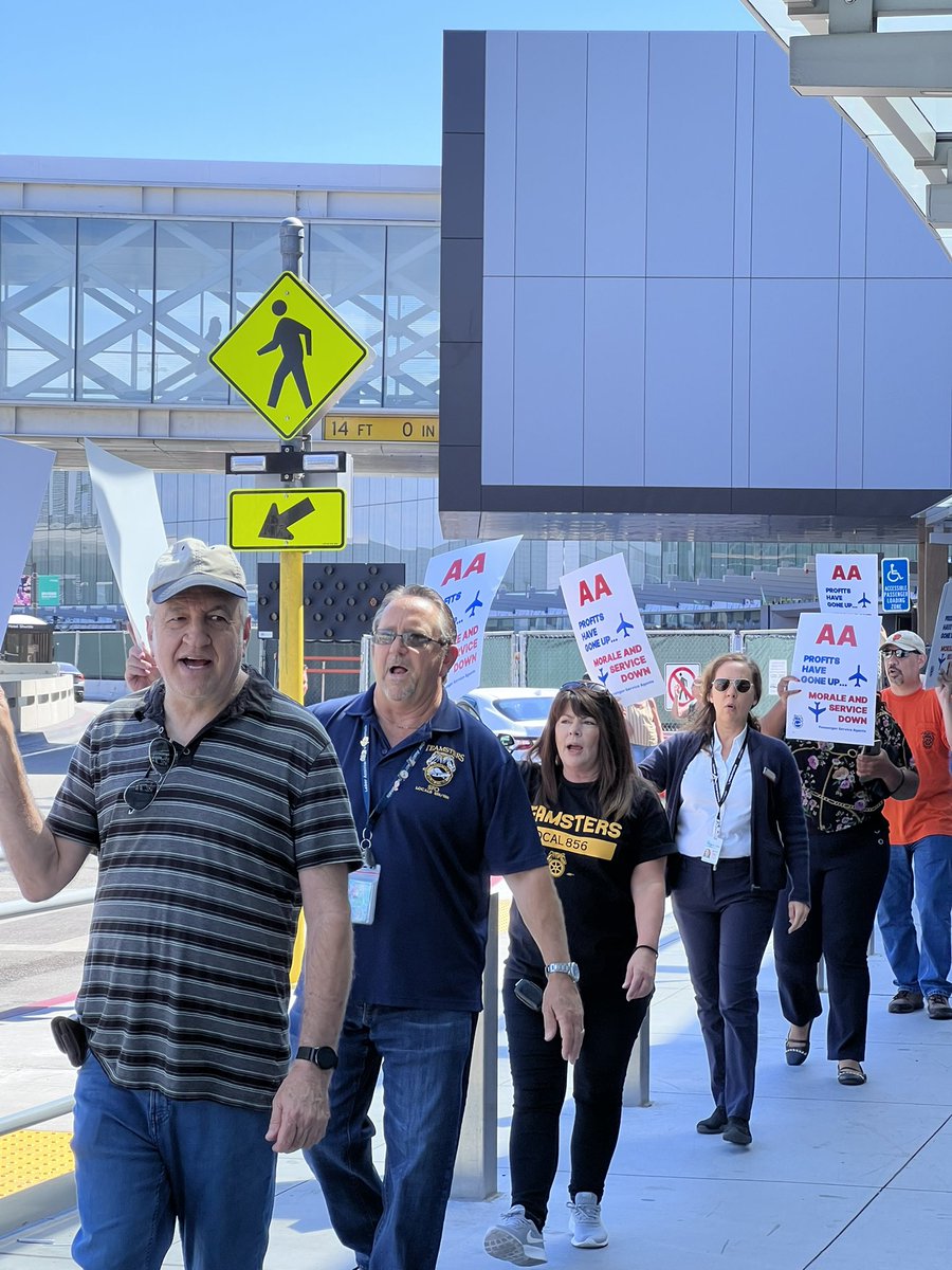 Teamsters856's tweet photo. 🛫🌐 From coast to coast, we stand united! Today, American Airlines SFO Teamsters 856 members joined thousands across the country in a day of action calling for an end to stall tactics by AA! ✊Fair contract now! #UnionStrong #FairPayAA @Teamsters @CWAUnion https://t.co/1czJNQSbvr