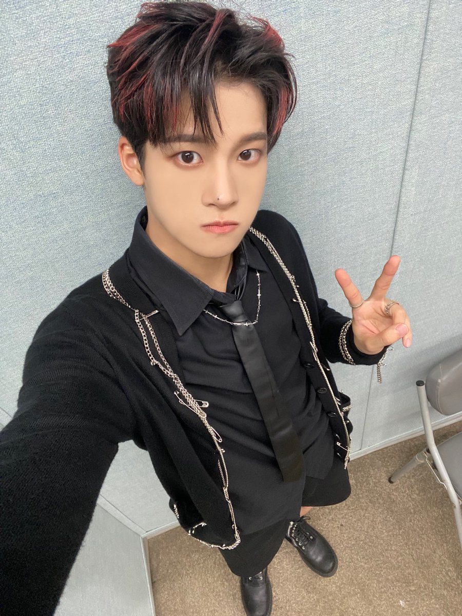 xikers_official's tweet photo. [#준민] 😈
#xikers #싸이커스 https://t.co/ogCgVfcoSS