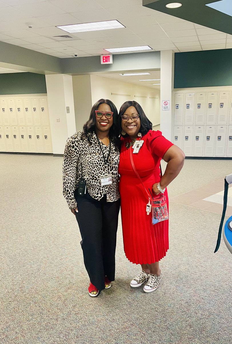 Had a blast <a href="/UlrichKISD/">Ulrich Intermediate</a> visiting classrooms, chatting w/kids &amp; staff in hallways &amp; participating in their fire drill! I loved listening to Principal Norris greet her students by name &amp; seeing a leadership team so in sync that they show up to school dressed alike! ❤️ #KleinFamily