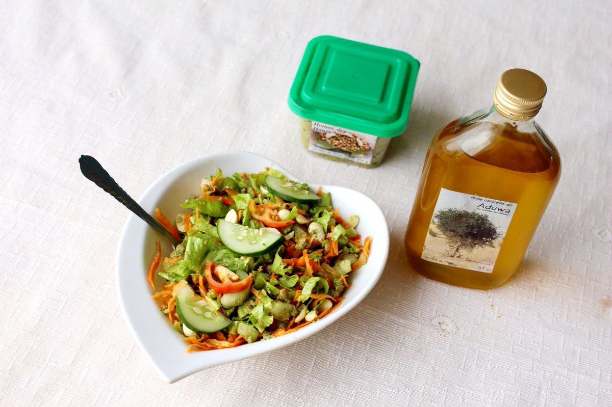 SahrSahlFoods's tweet photo. Le restaurant Poêle d'Or à Zinder vient d'élargir son menu:

¤ Salade aux choux garnie avec hommos de hanza et graines de magaria.
¤ Salade aux carottes garnie de hommos de hanza et amandes de aduwa.
¤ Sandwich garni au hommos de hanza.

Venez goûter!
Vers N'Wala. +227-96104381. https://t.co/CrLI9XeOmw