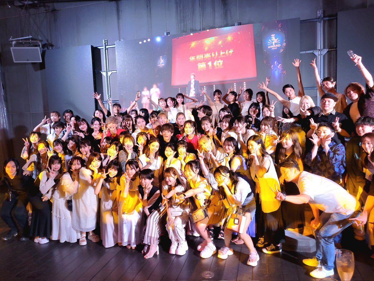 #321夏祭り2023 
イベント会場の雰囲気と打ち上げ時の写真です✨

⁡MCにゆうこす、大倉士門さん
ゲストにYouTuberのずま（虹色侍）さん、作曲家のAkira Sunsetさんをむかえ、国内最大級のライブハウス”豊洲PIT”にて「321夏祭り2023」