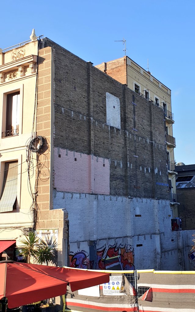 historiesdebcn's tweet image. Adeu a la façana del pont de Marina, "es vicio, es alquiler". Han enderrocat l'antic magatzem de la Casa Gay.