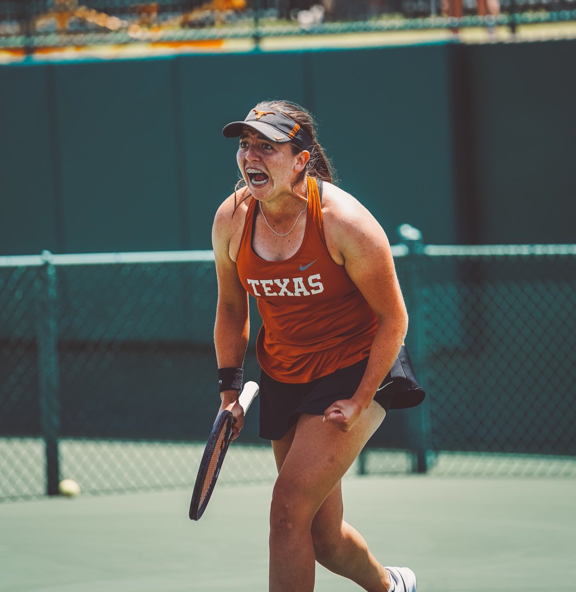 TexasWTN's tweet photo. Fena 🔜 ITF 40K singles Round of 16 !!!

Former Longhorn @f_labrana earns a 6-0, 7-6 (7-5) win over @WTA #722 Ani Vangelova in the singles Round of 32 at the @worldtennis 40K in Arequipa, Peru 🤘

#HookEm https://t.co/6TFhQKJK1w
