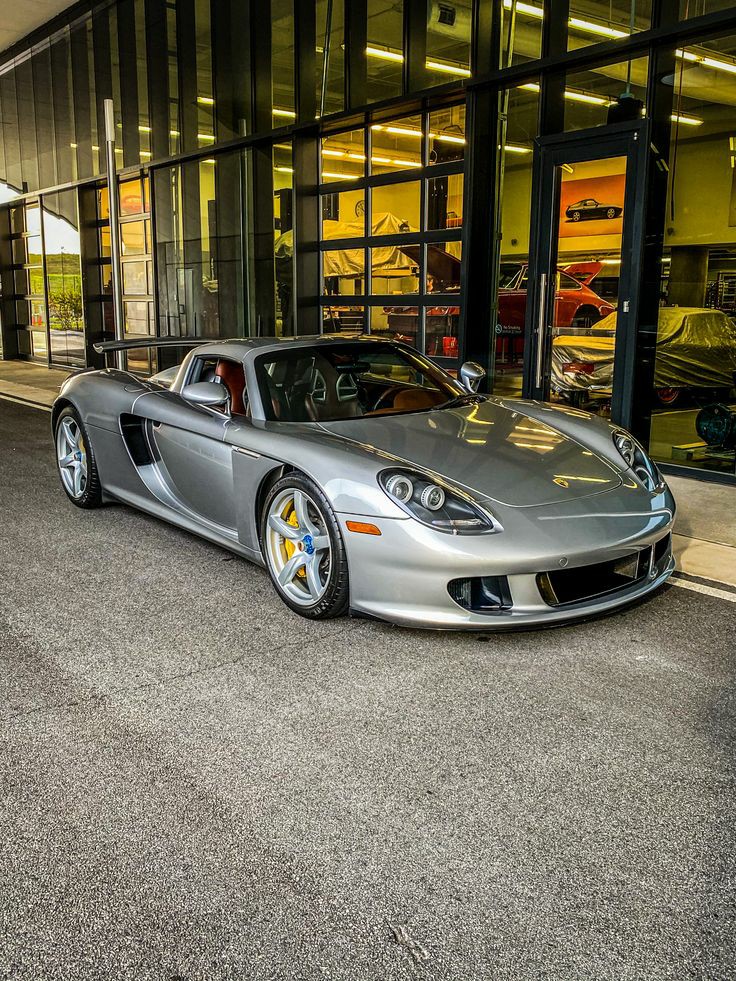 michele69028102's tweet photo. #porsche Carrera gt @Porsche https://t.co/D1nDhNVj3E