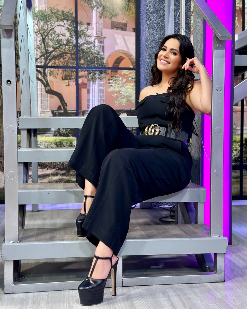 VengaLaAlegria's tweet photo. La guapísima @LuzElenaGlez siempre tiene la mejor actitud para llenar tus mañanas de emoción. ¡Acompáñala en estos instantes en #VLA! 🤩✨📺 #MeRelaja https://t.co/3CsBNcCeEb