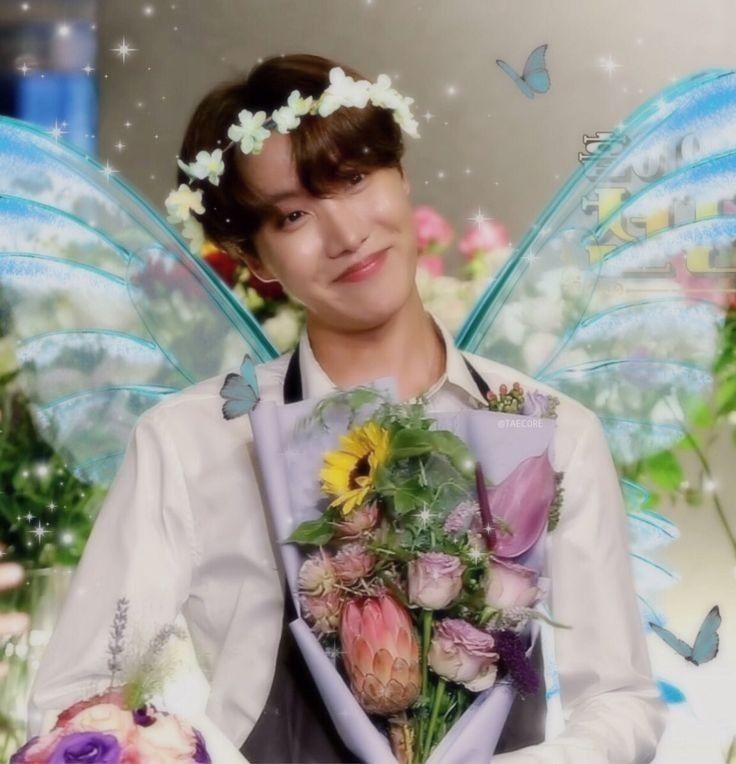 TapyHope's tweet photo. yoonseok au!¡                    »Fairy

Hoseok, a fada do amor, está cansado de enviar pretendentes pro moreno rabugento, aos quais rejeita todos e ainda assim continuar reclamando de estar sozinho. Irritado, Hoseok decide ir pessoalmente resolver aquilo. https://t.co/beuKEr2k37