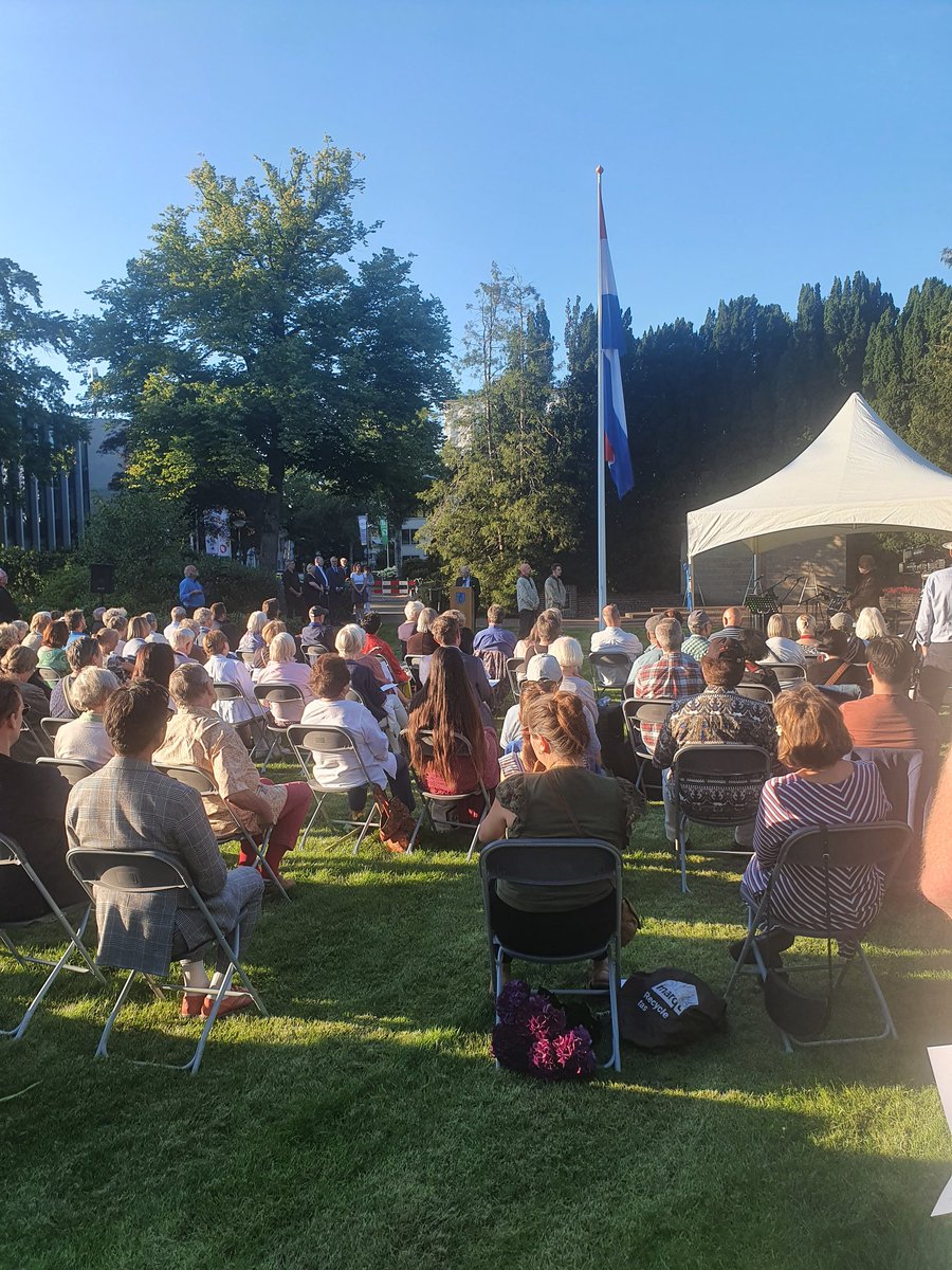 Vandaag was ik aanwezig bij de herdenking. Wij herdenken op 15 augustus alle slachtoffers van het Japanse oorlogsgeweld.

#Baarn
#oorlog #samensterk #samen #pvda @partijvandearbeid @4en5meibaarn