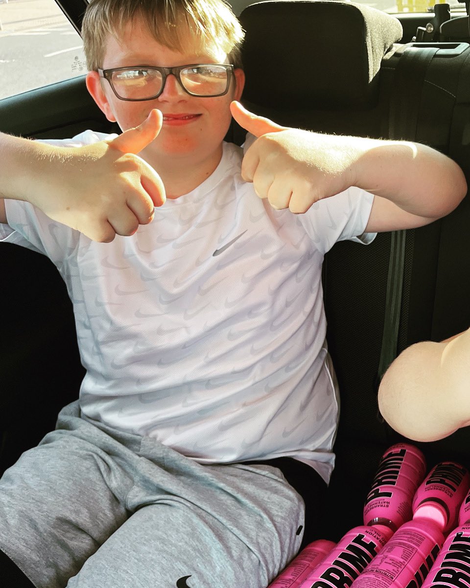 WeeHeels's tweet photo. Don’t normally do this but as you all know this boy of mine is football daft he plays in a great team &amp; this is there first year at 11s, I’m wondering if any of my friends with a business could help the kids out &amp; Sponsour there new home kit or away, the kids deserve the best https://t.co/ZHBQ2nkvgM