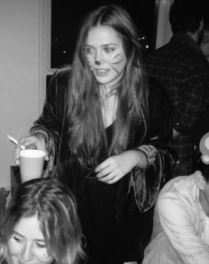 _myeyesmyeyes_'s tweet photo. i love the fact that teenage lizzie is always wasted https://t.co/LwzVBwVNvz