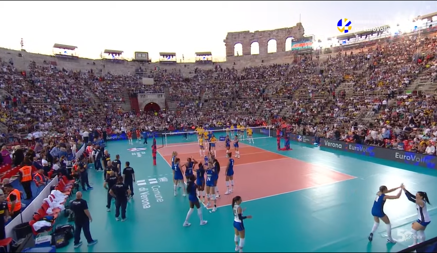 emilyehman's tweet photo. Omg this is one of the coolest things I've seen in this sport😍

Italy is taking on Romania at the 2,000-year-old Verona Arena🤩 #EuroVolley2023 https://t.co/LXRQSLRzUL