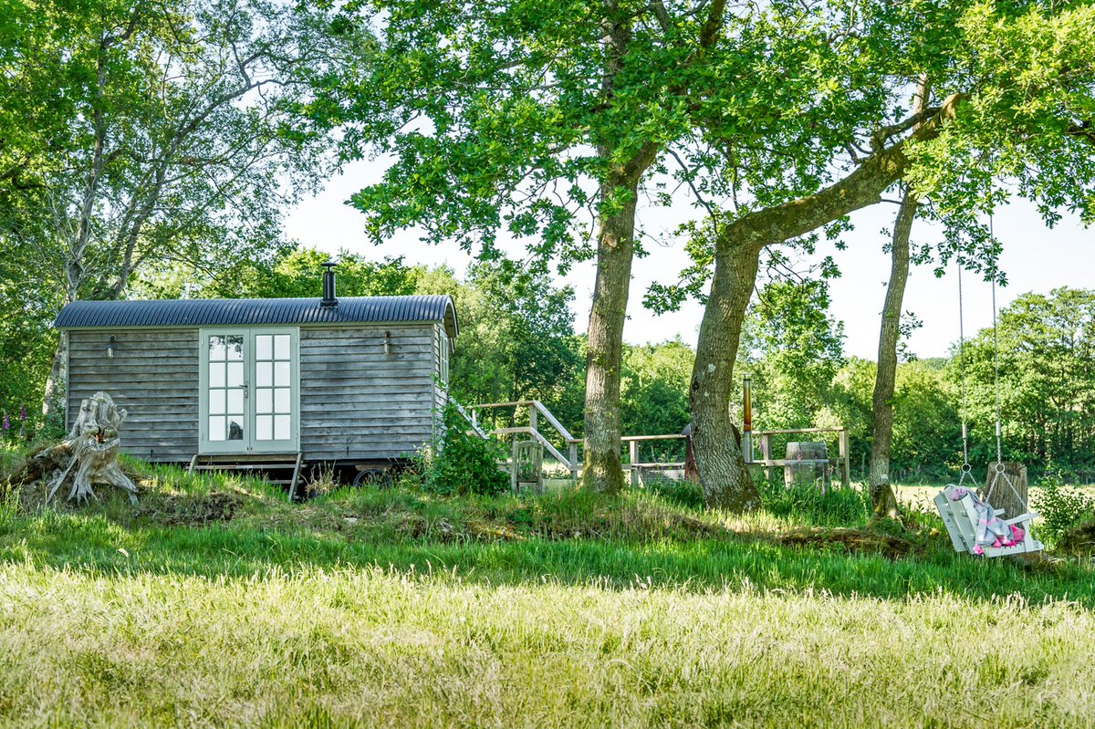 One of the many things we love about Dimpsey is that we can wake up and in just a short walk we can access a swinging seat, a table and chairs and even an outside hot tub or fire oven! 

So many things to do, and all the time to do it in!

Photo Credit: @rcollinsphoto