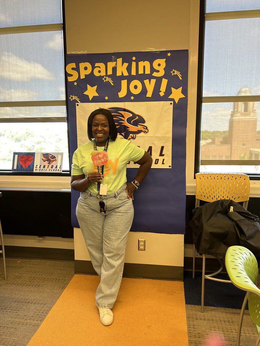 KCPS_CentralMS's tweet photo. Central middle is sparking joy! #kcpsconvocation2023 https://t.co/THrZqaPzsg