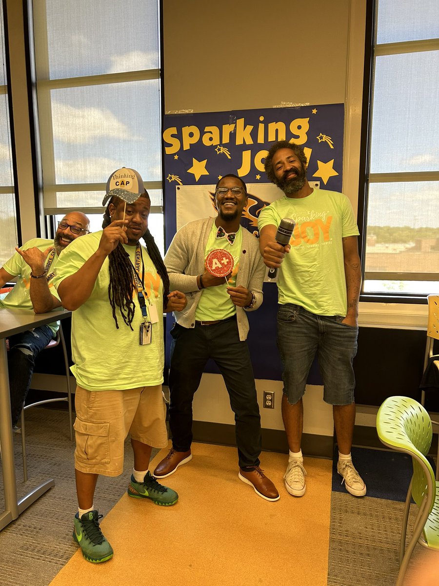 KCPS_CentralMS's tweet photo. Central middle is sparking joy! #kcpsconvocation2023 https://t.co/THrZqaPzsg