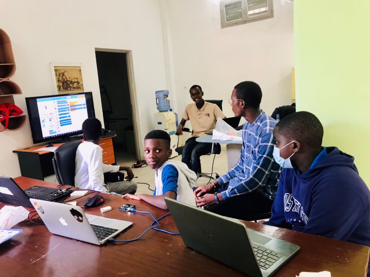 2x_xamxam's tweet image. 🚀💡 Semaine 2 - Jour 1 - Vacances tech :

Nouvelle semaine, nouvelles découvertes !
Exploration de l’électricité et les objets connectés. 
De l&apos;allumage des ampoules à la création de petits objets intelligents.

Rejoignez-nous au 78 425 55 13

#xamxam #vacancestechnologiques