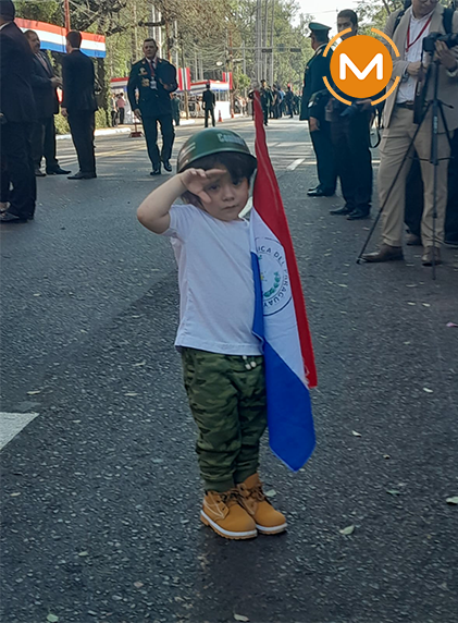 AM_1080's tweet photo. 😍 Lo más tierno y patriótico que verás hoy.

👉 Este pequeñito ya está listo para el desfile. 🇵🇾 💂🏻‍♀️

#AM1080 📻 https://t.co/roiI8o0cRp