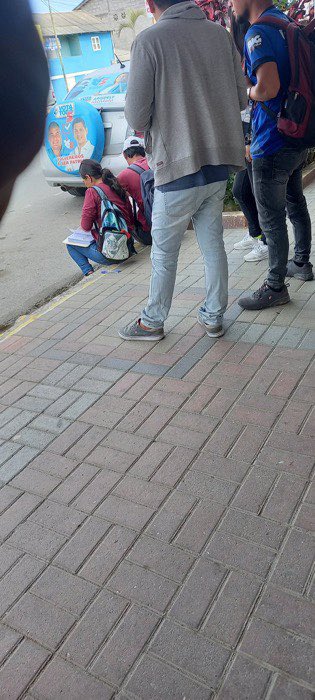 Me llegó esta información desde Muey en la provincia de Santa Elena hoy a las 10H00, de ser verídica, indica que el fraude ya se está cocinando a favor de RC5 <a href="/cnegobec/">cnegobec</a> <a href="/christianzr/">christian zurita :.</a> <a href="/AndreGonzalezNa/">AndreaGonzalezNader</a> <a href="/LassoGuillermo/">Guillermo Lasso</a> <a href="/FiscaliaEcuador/">Fiscalía Ecuador</a> <a href="/PoliciaEcuador/">Policía Ecuador</a>