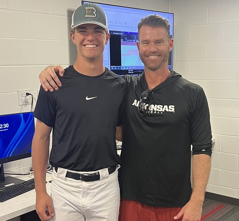 Razorback baseball pledge’s family full of UA graduates: Class of 2025 right-handed pitcher Kevin Landry Farr has a family of graduates from the University of Arkansas, so it was an easy decision when he received the chance to be a Razorback. dlvr.it/SthWfS