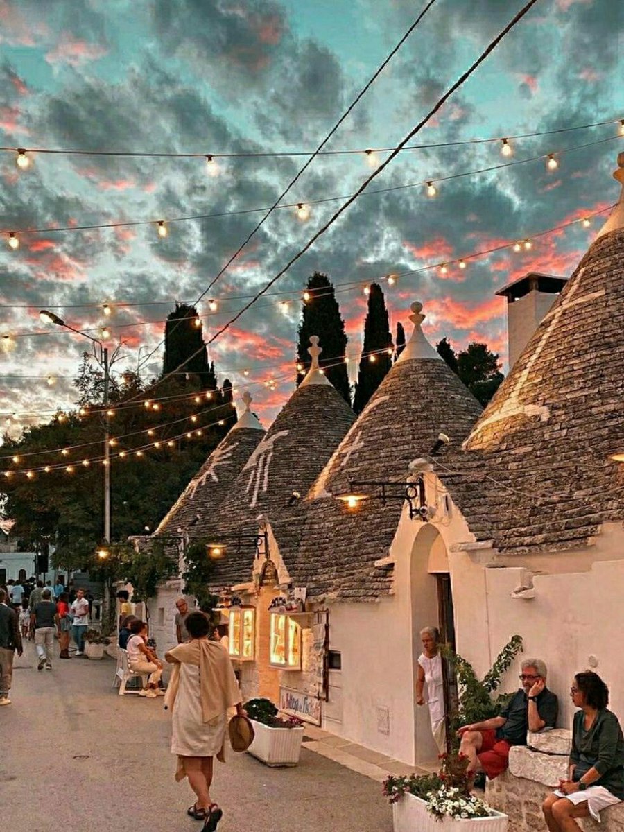 cherrygeolin's tweet photo. A dream town that jumped out of the fairy tale world Alberobello, one of the most beautiful towns in the world, is also known as the "Paradise Town" https://t.co/0vCwrm28oi