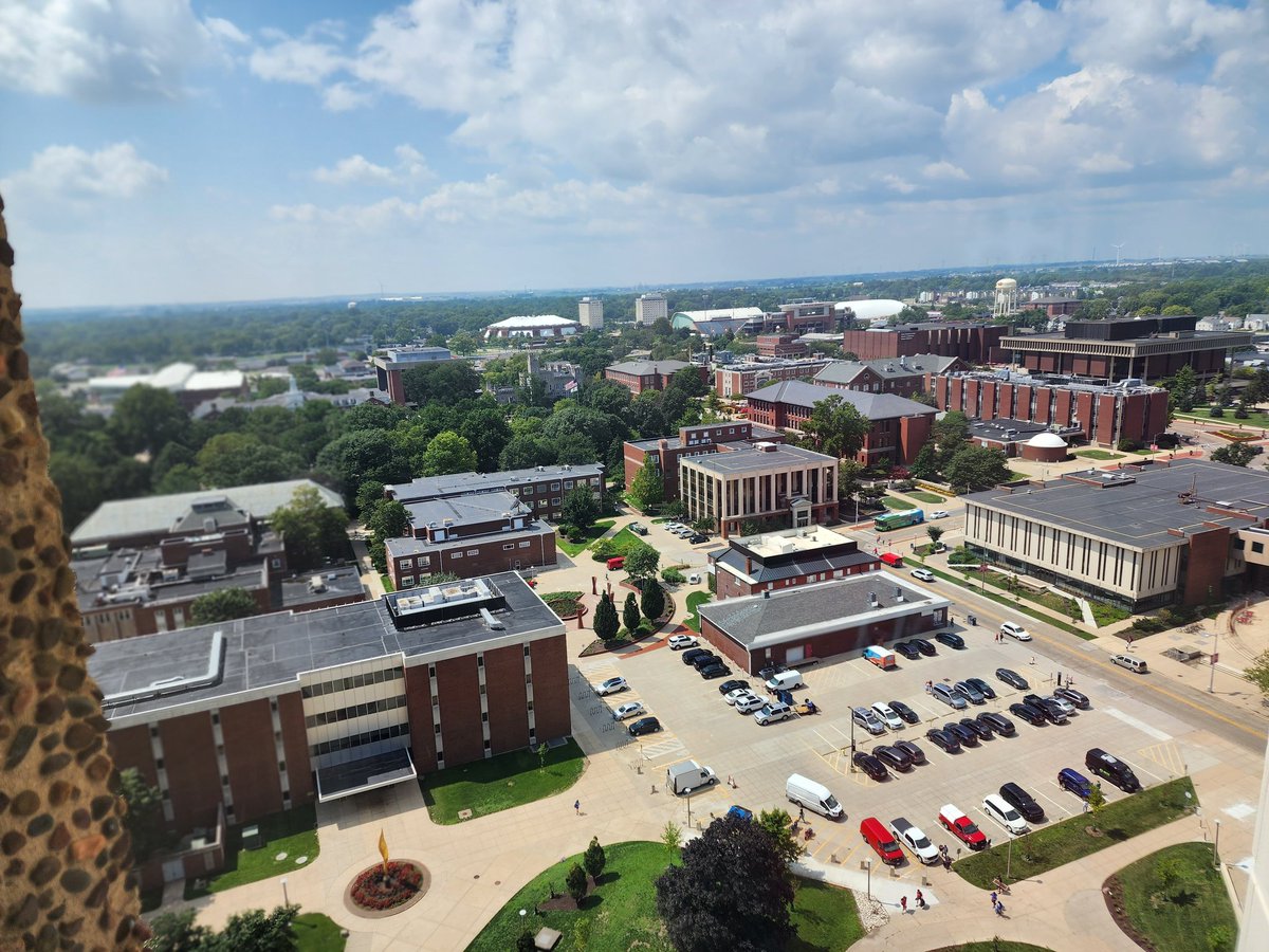 Not a bad view if I do say so myself ❤️🤍🖤 #illinoisstateuniversity #wattersontowers