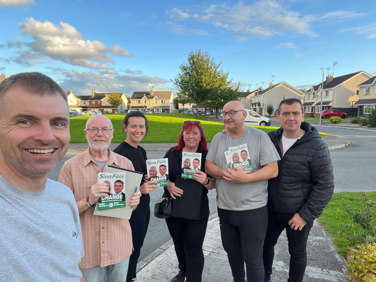 SinnFeinLouth's tweet photo. Great night canvassing with local @sfwattersbros and our TD @ROMurchu
The reception in Riverside Drive, Red Barns Road, Dundalk was as warm as the sunshine beating down on us. #Change #Time4Election https://t.co/RLPAGvkZXn