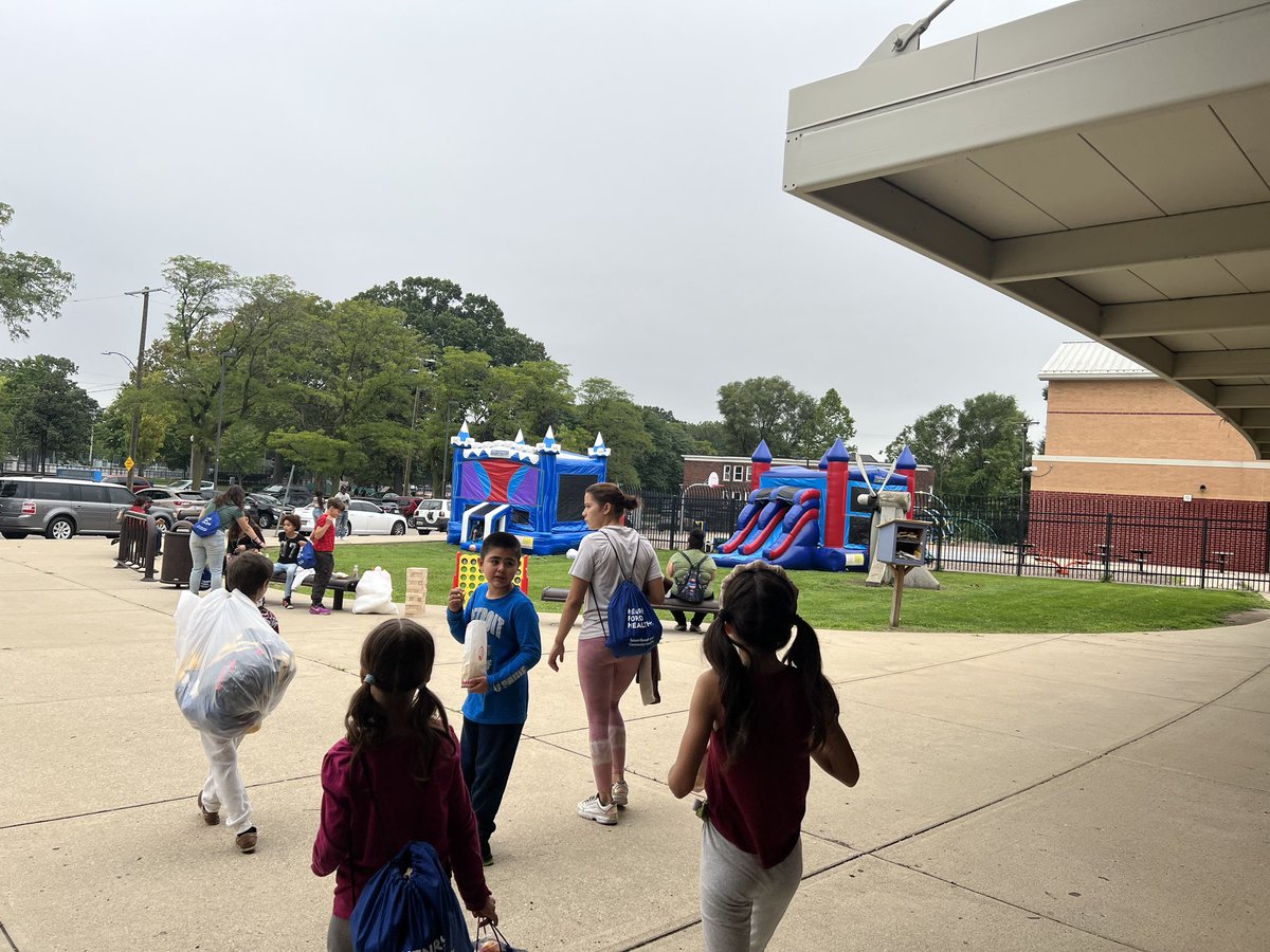 AmeliaDpscd's tweet photo. Amazing turnout for our open house! We are so excited for the new school year! 😊💕 https://t.co/Zda3YEByrJ